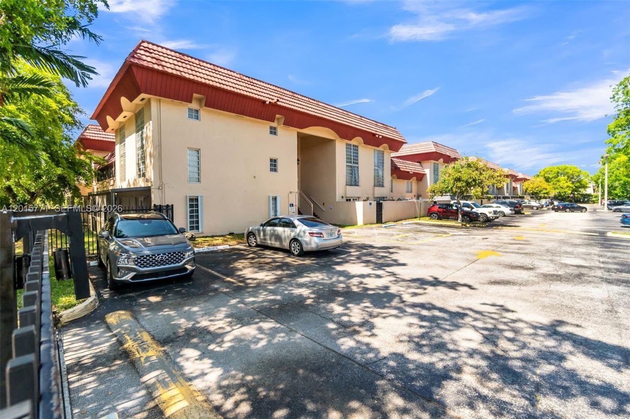 10903 N Kendall Dr, Unit 222, Miami, FL 33176 Photo