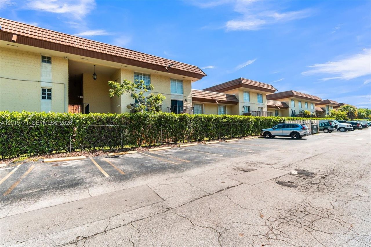 10903 N Kendall Dr, Unit 222, Miami, FL 33176 Photo