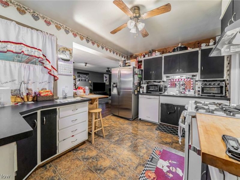 9011 Torrance Avenue, Brooklyn, OH 44144 Photo 10