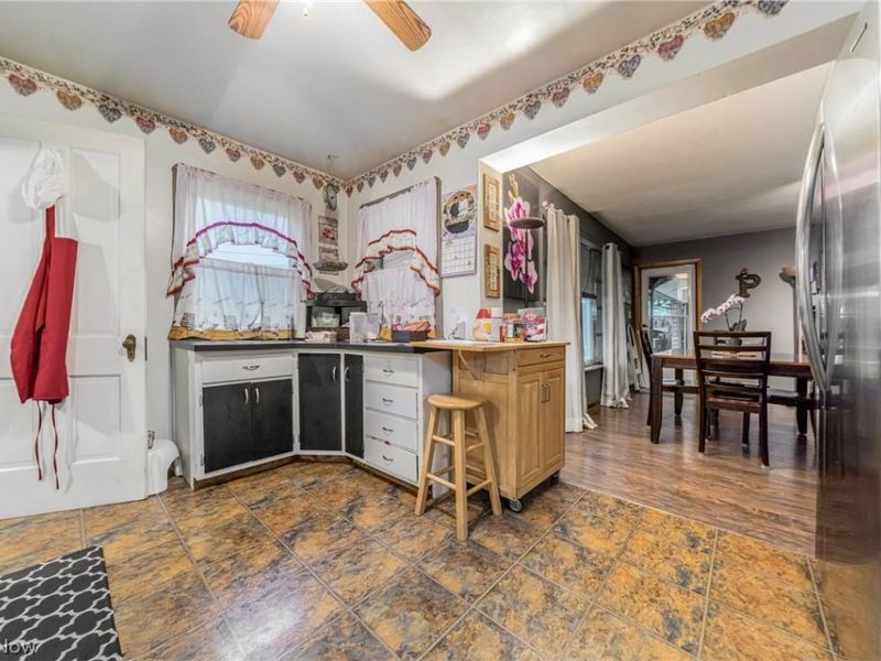 9011 Torrance Avenue, Brooklyn, OH 44144 Photo 11