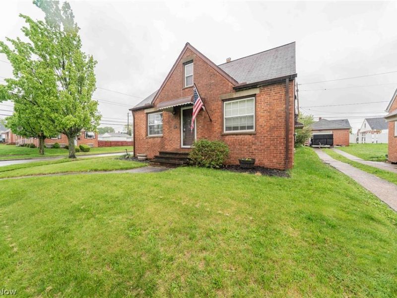 9011 Torrance Avenue, Brooklyn, OH 44144 Photo 4