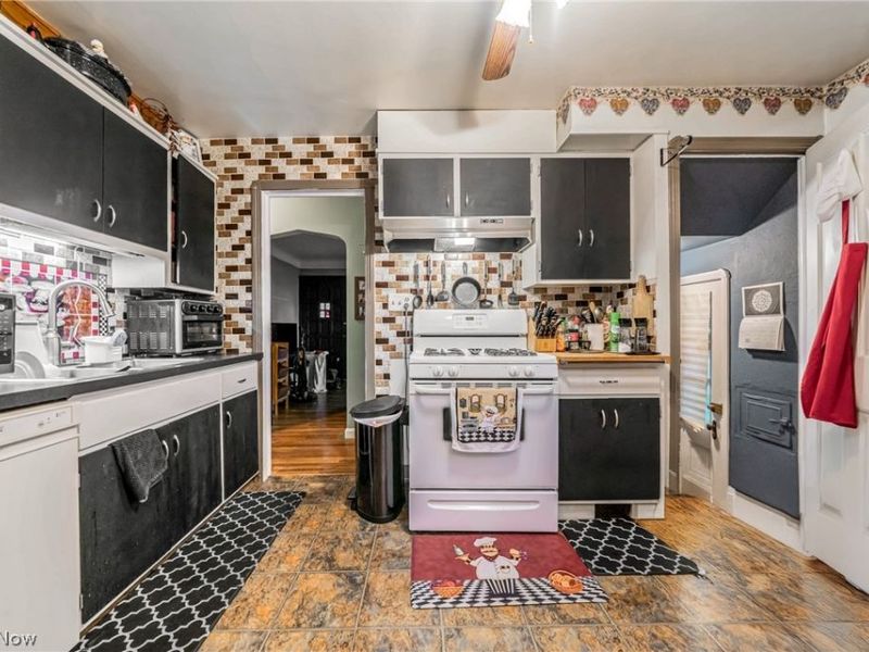 9011 Torrance Avenue, Brooklyn, OH 44144 Photo 9