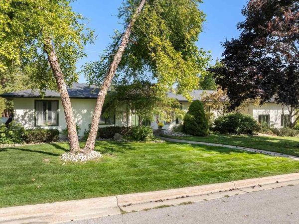 1051 Hoffman, Petoskey, MI 49770