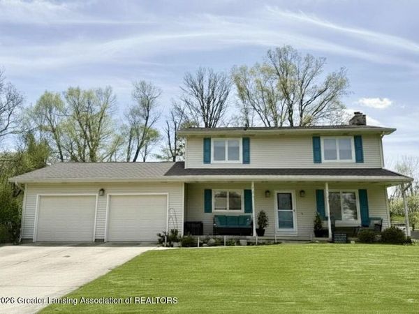 5035 Applewood Drive, Lansing, MI 48917