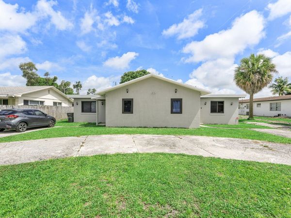 4727 Myrtle Lane, West Palm Beach, FL 33417