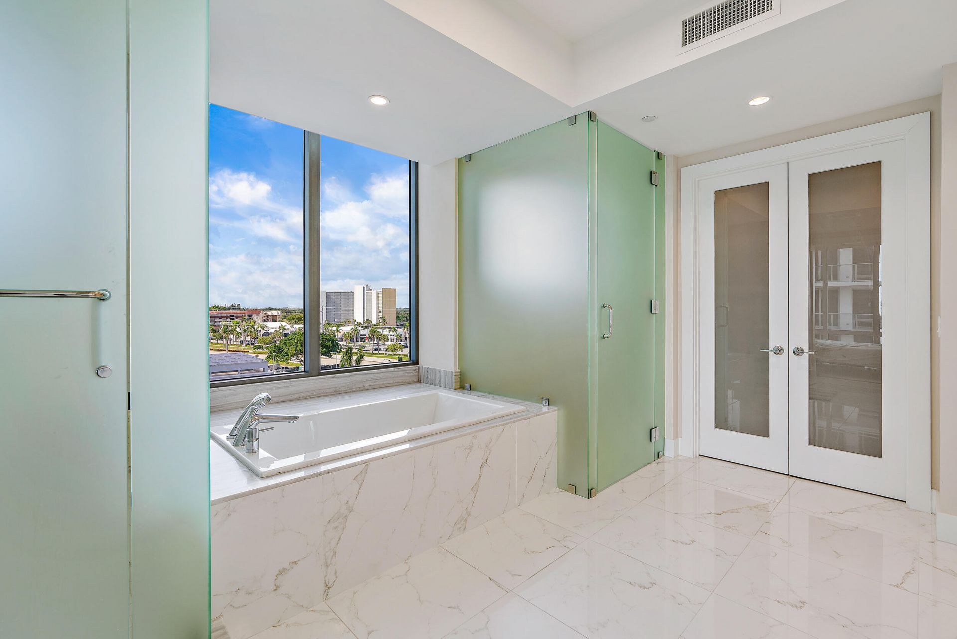 1 Water Club Way, Unit 704, North Palm Beach, FL 33408 Photo