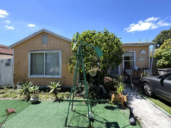 2926 Hiawatha Avenue, West Palm Beach, FL 33409