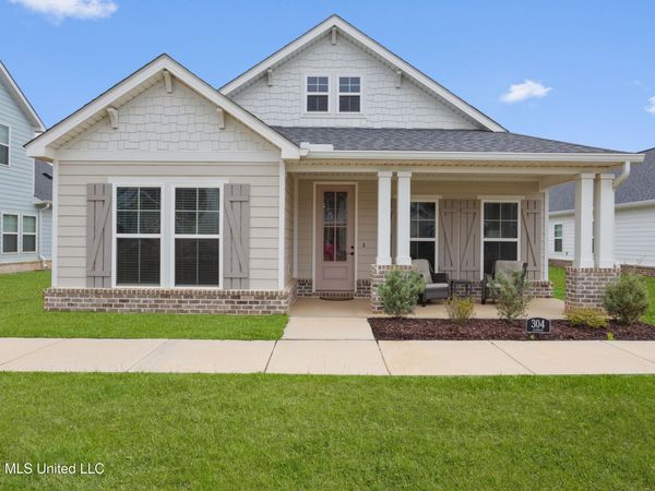 304 Glenrose Avenue, Ocean Springs, MS 39564
