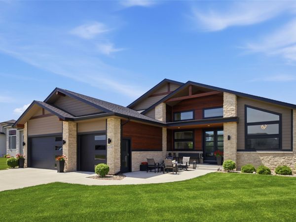 8008 NW 106th Court, Johnston, IA 50131