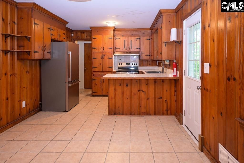 1001 Summerland Drive Photo 8