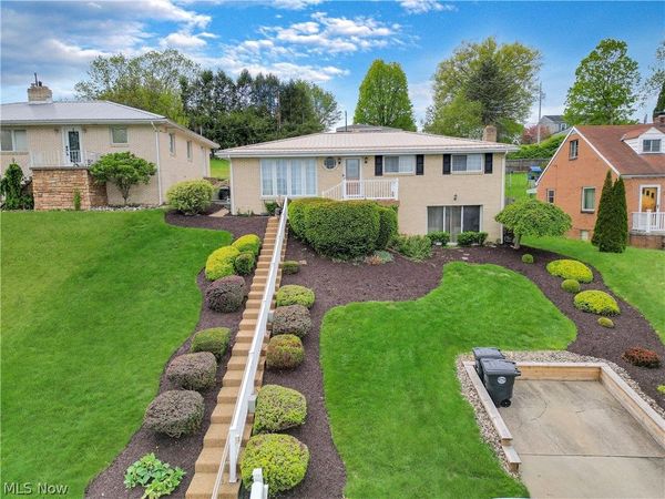 2711 Whitehaven Boulevard , Steubenville, OH 43952
