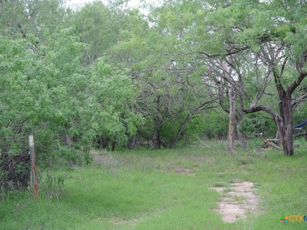 185 Campobella Lane , Kingsbury, TX 78638