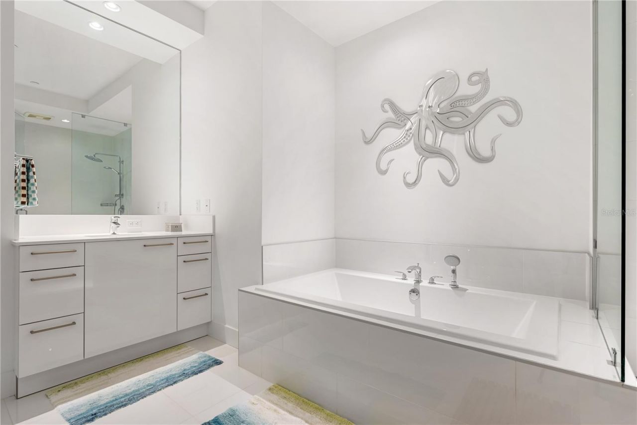111 S Pineapple Avenue, Unit 1208, Sarasota, FL 34236 Photo