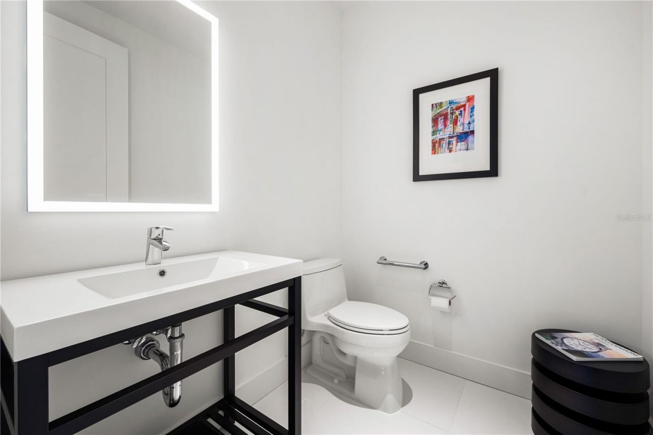 111 S Pineapple Avenue, Unit 1208, Sarasota, FL 34236 Photo