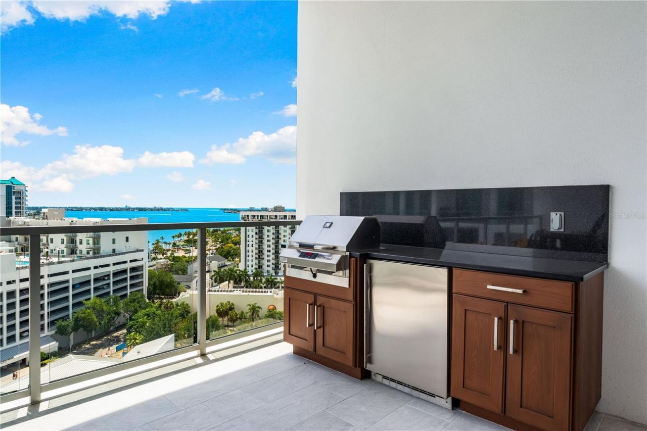 111 S Pineapple Avenue, Unit 1208, Sarasota, FL 34236 Photo