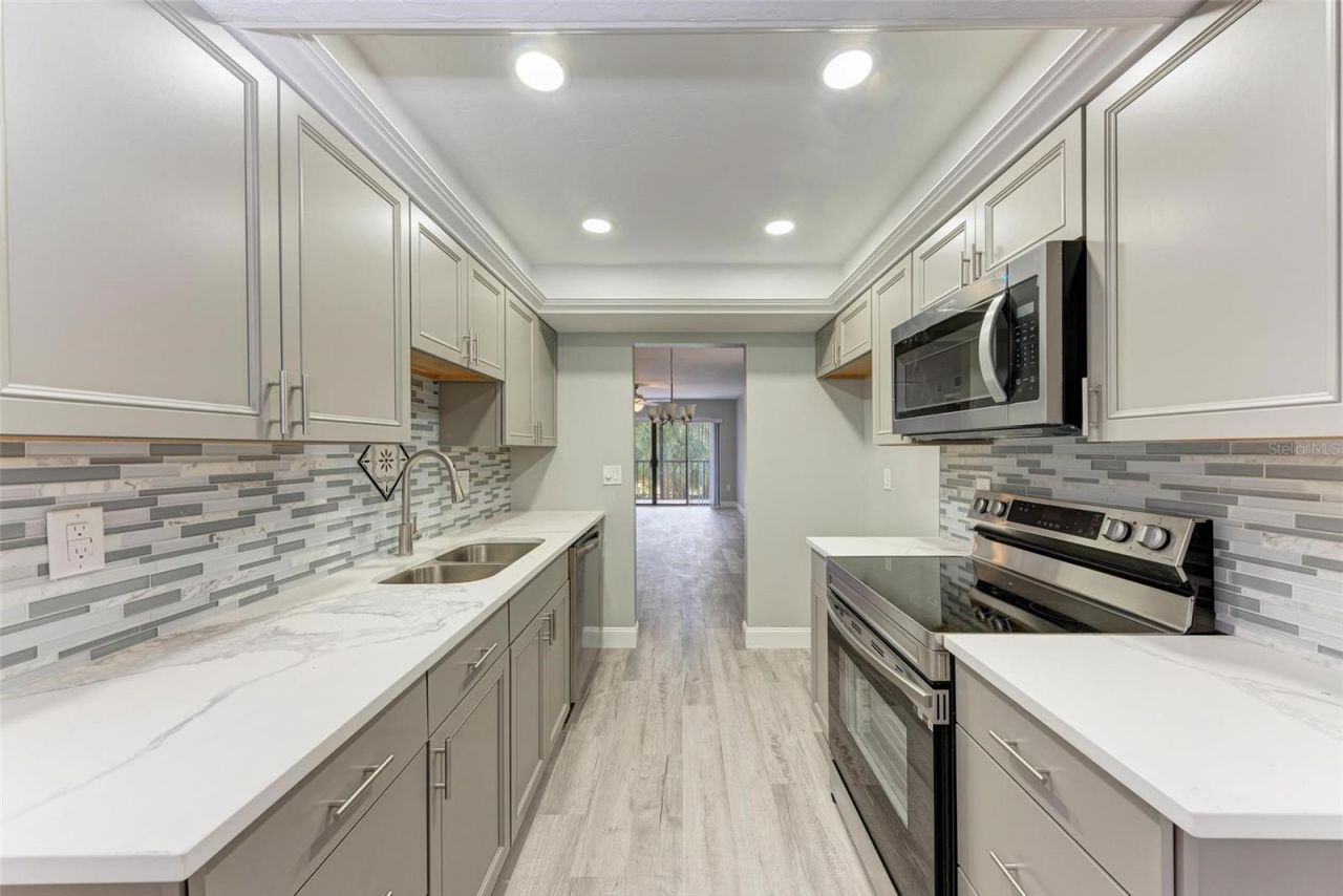 515 30th Avenue W, Unit H201, Bradenton, FL 34205 Photo