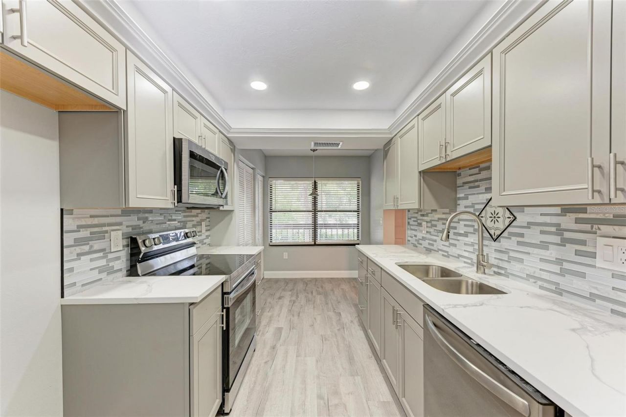 515 30th Avenue W, Unit H201, Bradenton, FL 34205 Photo