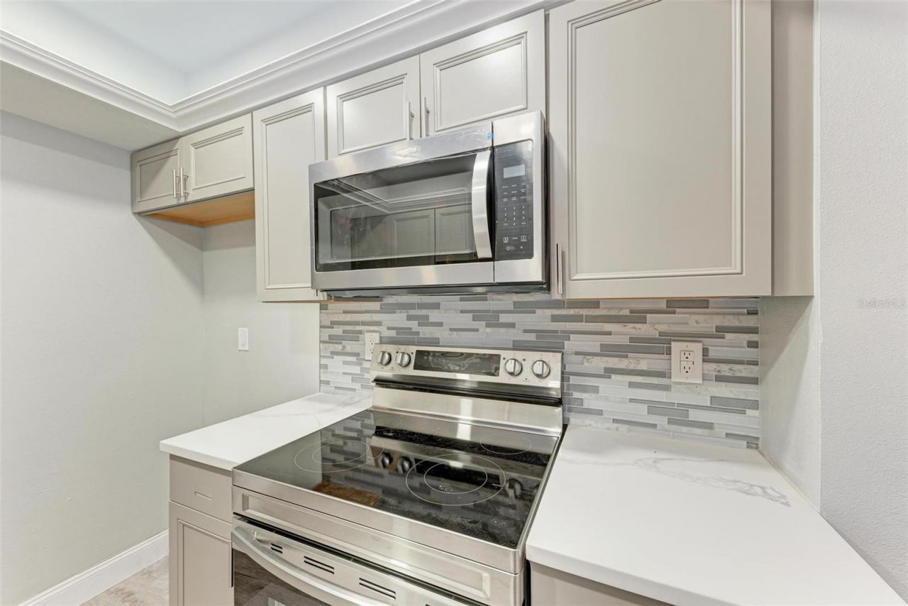 515 30th Avenue W, Unit H201, Bradenton, FL 34205 Photo