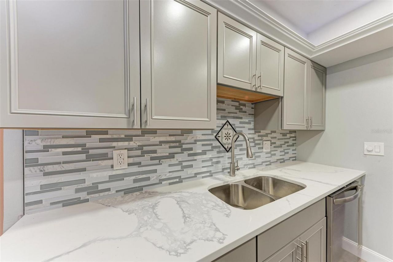515 30th Avenue W, Unit H201, Bradenton, FL 34205 Photo