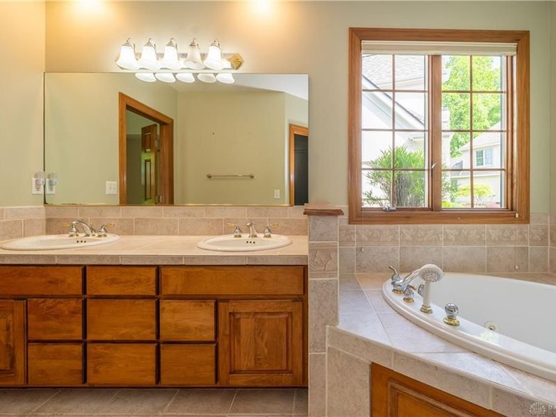 185 Barrington Village Drive, Xenia, OH 45385 Photo 32
