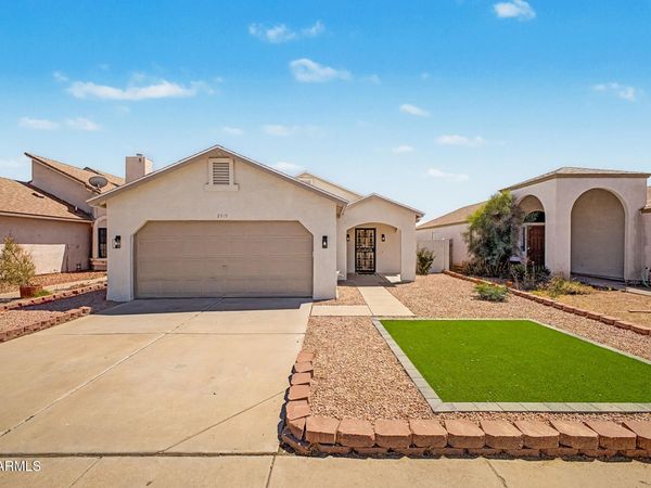 8915 W VALE Drive, Phoenix, AZ 85037