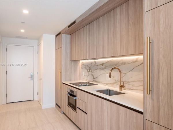77 SE 5th St, Unit 1813, Miami, FL 33131