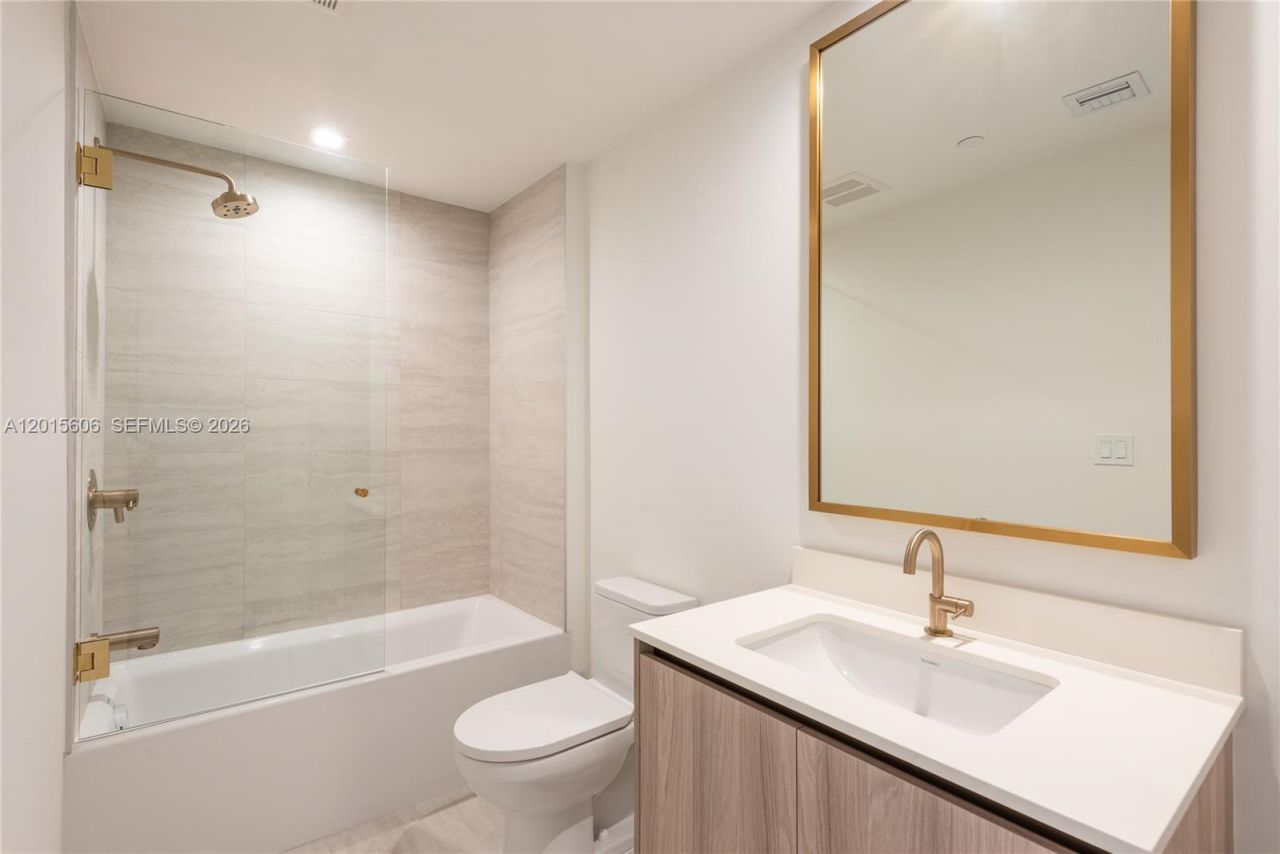 77 SE 5th St, Unit 1813, Miami, FL 33131 Photo