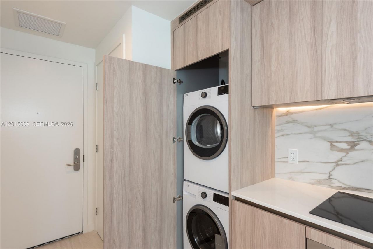 77 SE 5th St, Unit 1813, Miami, FL 33131 Photo