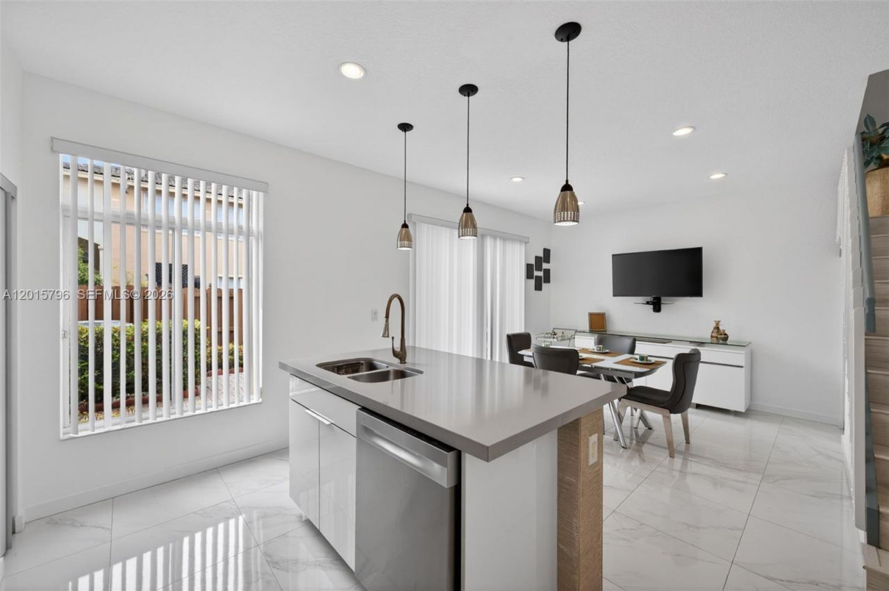11248 NW 56th St, Doral, FL 33178 Photo