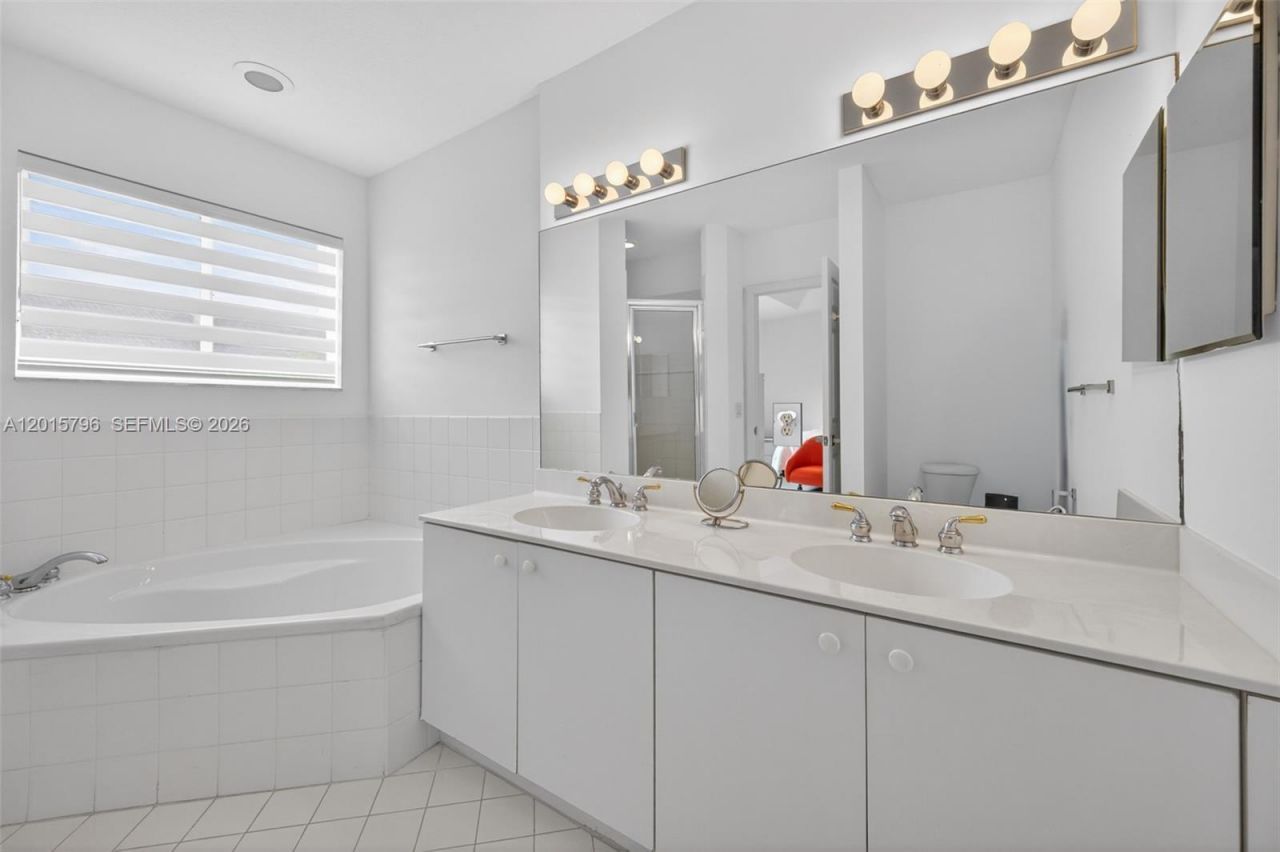11248 NW 56th St, Doral, FL 33178 Photo