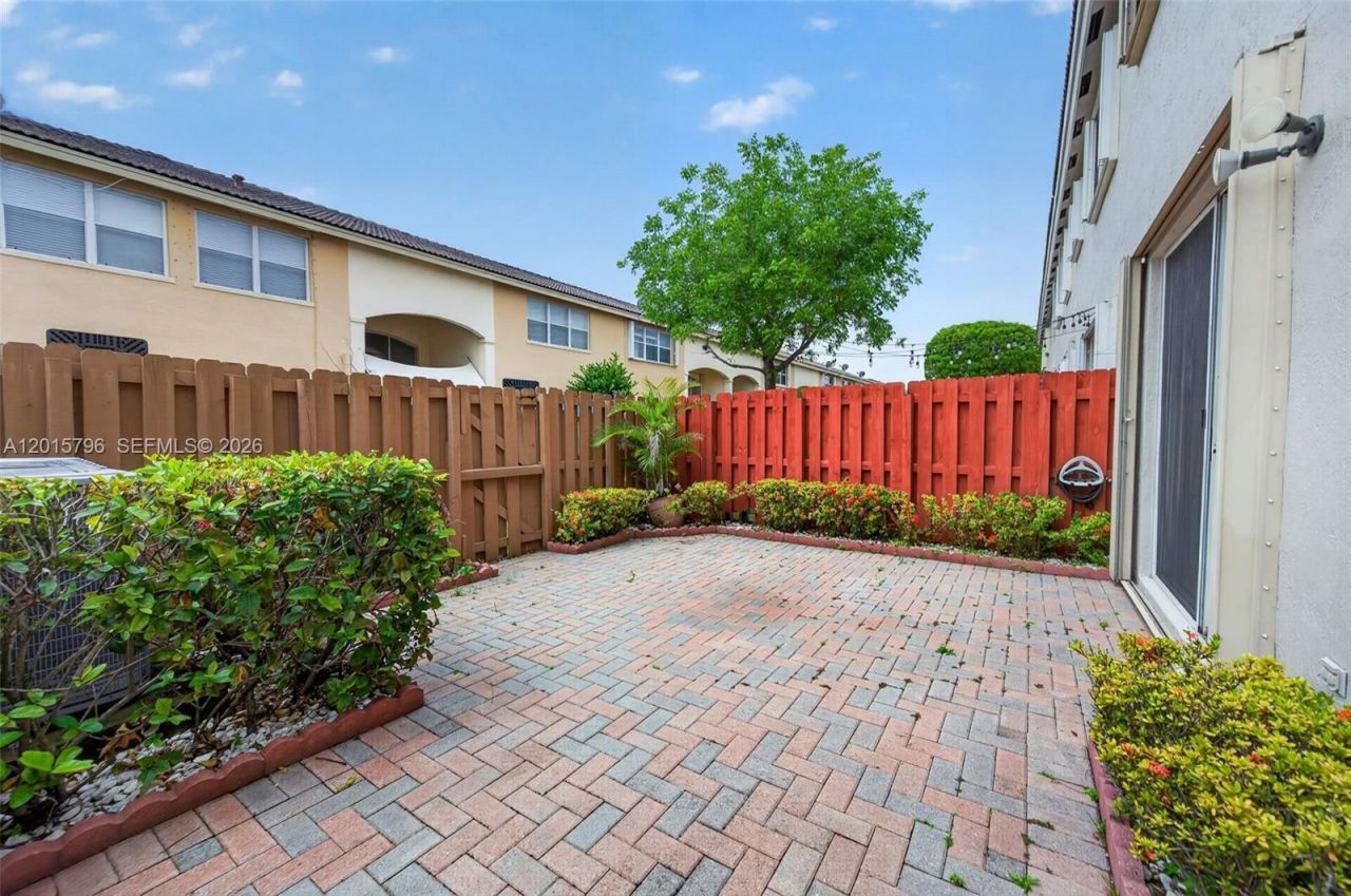 11248 NW 56th St, Doral, FL 33178 Photo