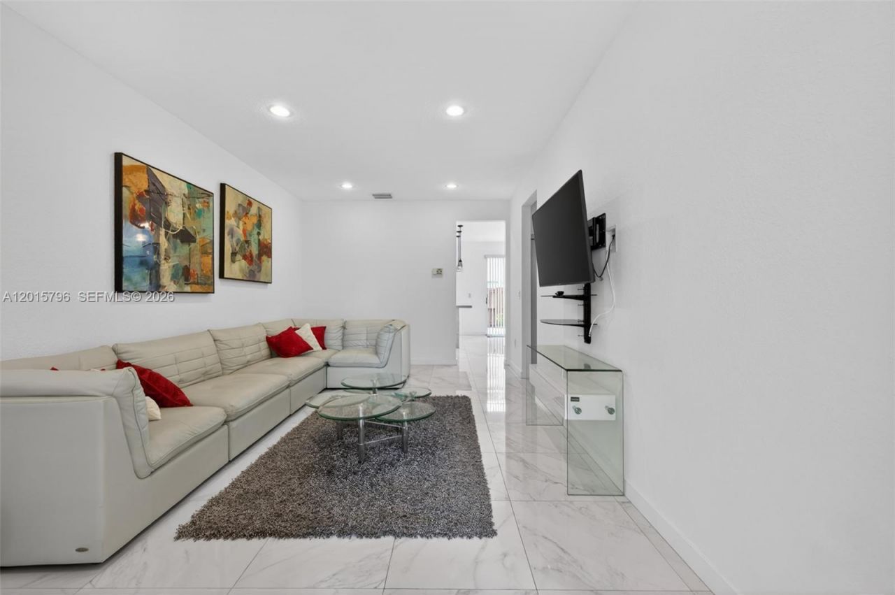 11248 NW 56th St, Doral, FL 33178 Photo