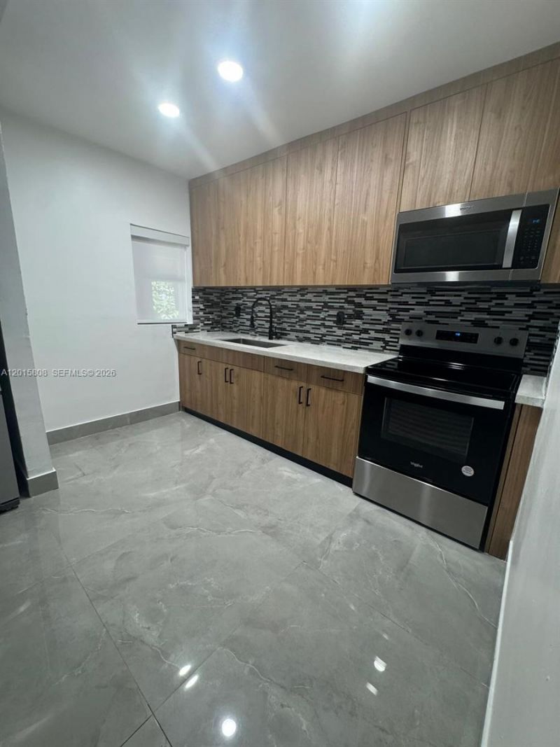 833 NW 75th St, Miami, FL 33150 Photo