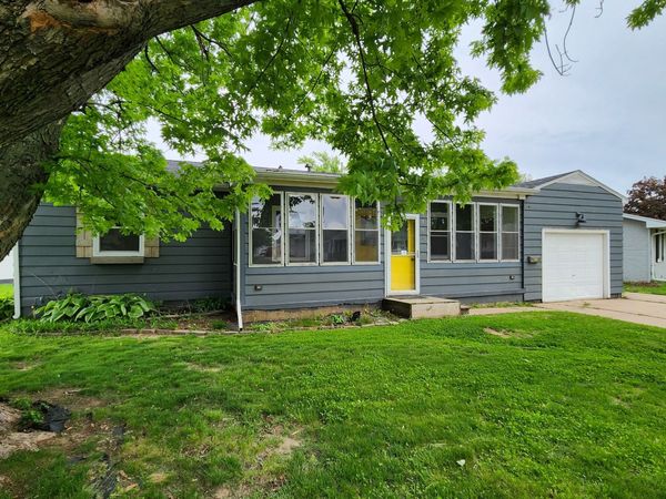 739 Highview Drive , Clinton, IA 52732