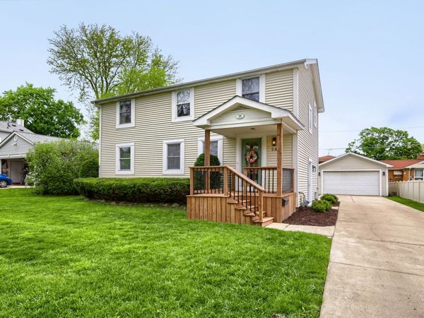 26 W Glenlake Avenue , Roselle, IL 60172