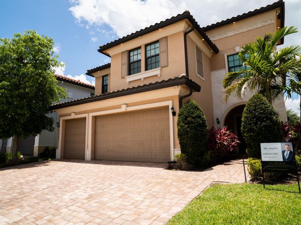 8665 E Baypoint Circle, Parkland, FL 33076