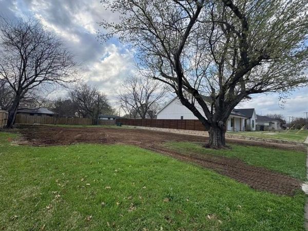1110 S Pine Street, Grapevine, TX 76051