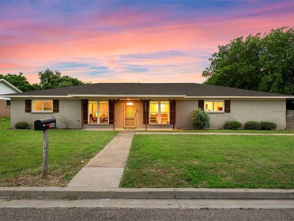 1004 W Elizabeth Drive, Robinson, TX 76706