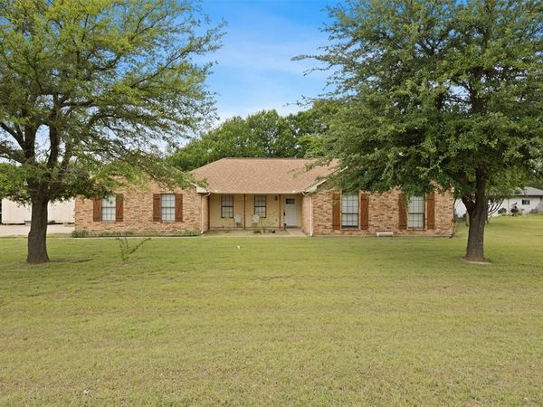 607 Lark Lane, Oak Leaf, TX 75154