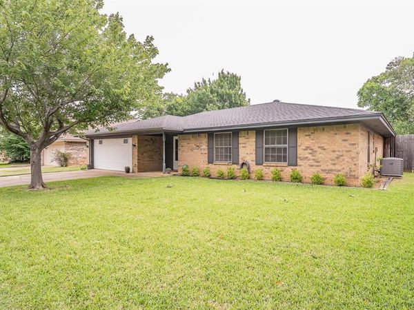 500 Emerson Drive, Euless, TX 76039