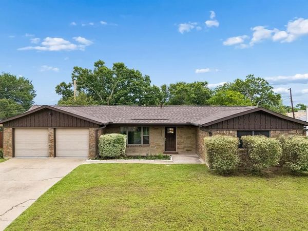 404 Glenwood Terrace, Hurst, TX 76053