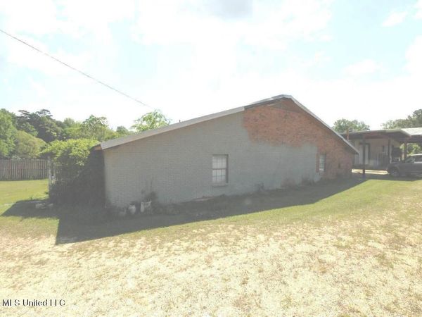 1062 Highway 35 , Sandy Hook, MS 39478