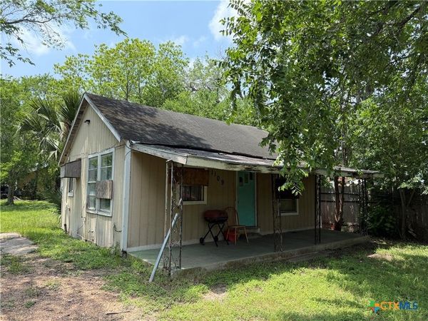 1109 E Power Avenue , Victoria, TX 77901