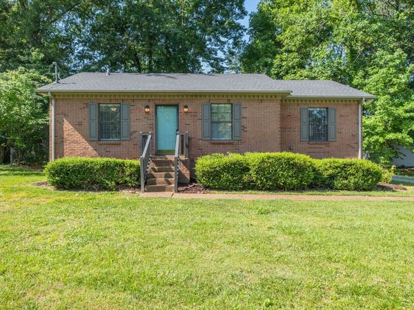 308 Oakdale Dr, White House, TN 37188