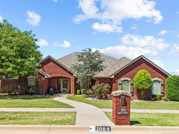 1909 Saber Lane, Weatherford, OK 73096