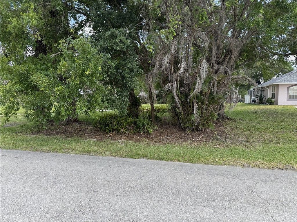 955 Riviera Avenue, Sebastian, FL 32958 Photo