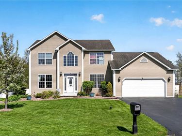 8322 Nates Ln, Cicero, NY 13039