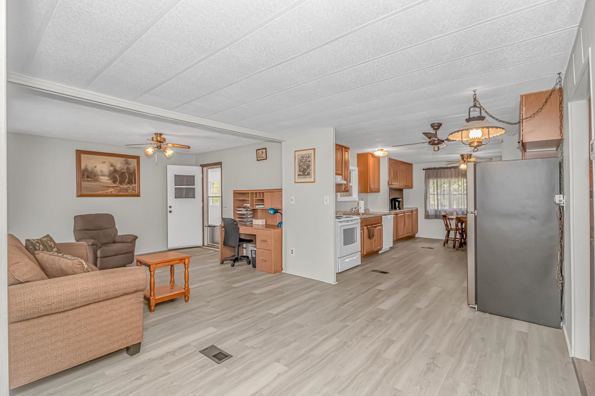 9051 Highway 917 Photo 11