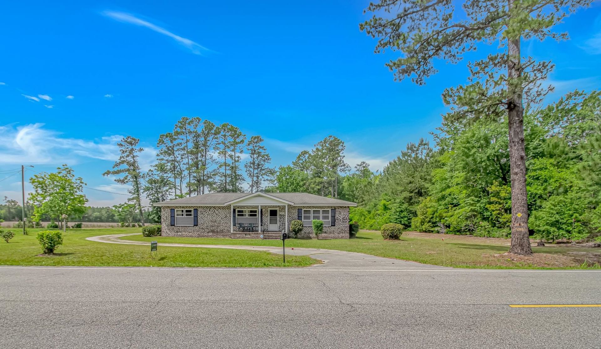 9051 Highway 917 Photo 3