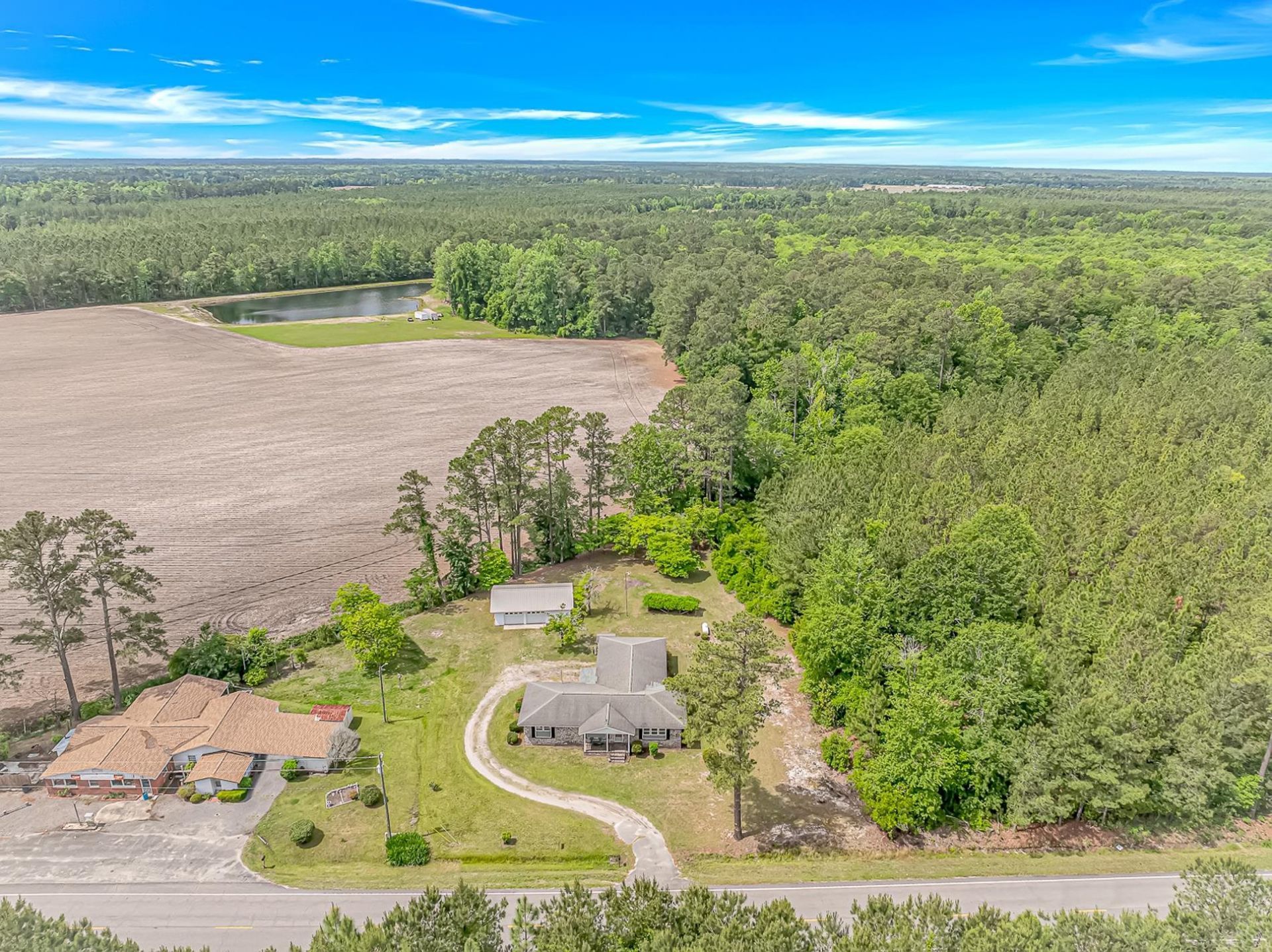 9051 Highway 917 Photo 5